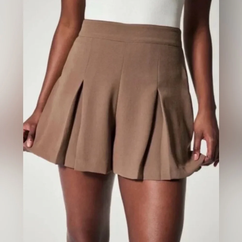 SPANX High Waist Pleated Shorts - Brown